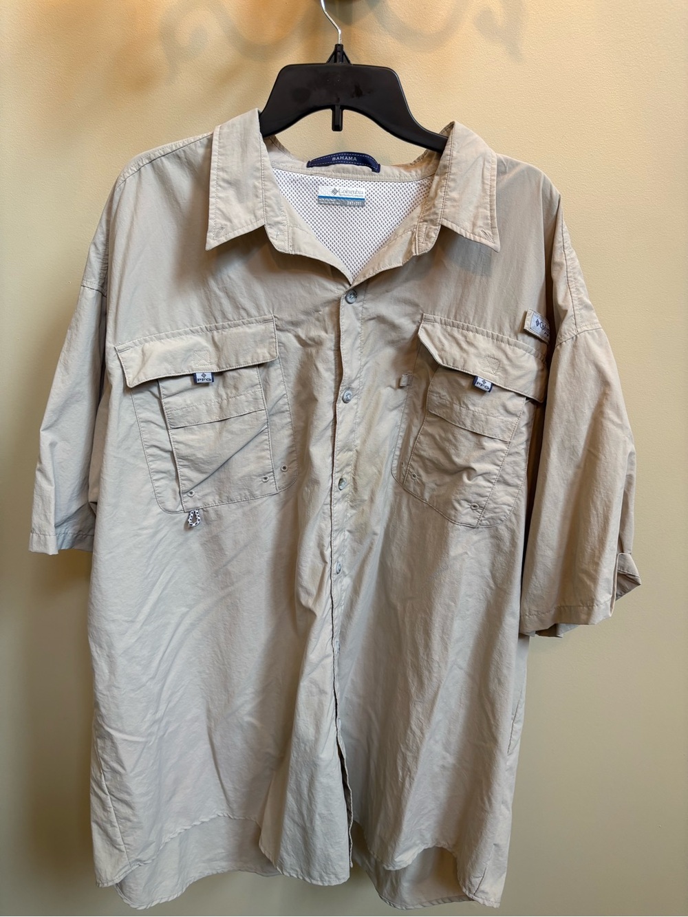 Men’s Columbia sports short sleeve